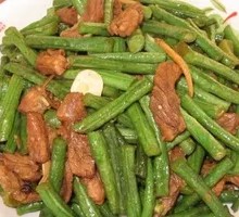 Stir-Fried String Beans with Pork on Rice