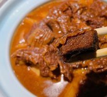 Gong's Slow-Cooked Beef