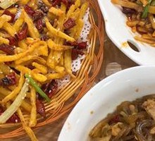 Pickled Vegetable Noodles with Pork Strips