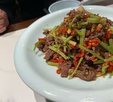 Spicy Stir-fried Yellow Beef with Chili