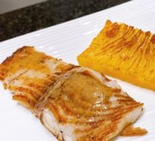 Shark Fin Golden Cake