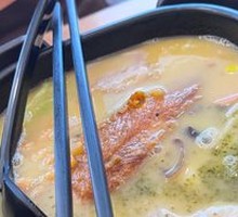 Axiang Crossing-the-bridge Rice Noodles