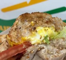 Egg-flavored Salami Sandwich