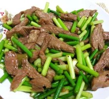 Stir-Fried Garlic Shoots with Pork over Rice