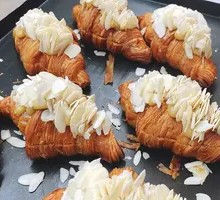 Blue Diamond Almond Croissant