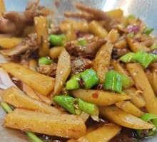 Spicy Chicken Feet in Dry Pot