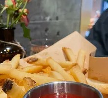 Hand-cut Thick Skinned Potato Fries