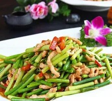 Garlic Shoots with Shredded Pork
