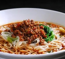 Dry Stir-Fried Noodles with Meat Sauce