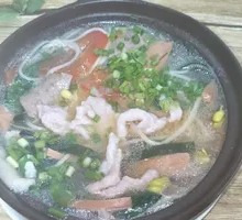 Three Delicacies Hot Pot Rice Noodles