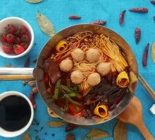 Sichuan-style Beef Meatball Hot Pot Noodles